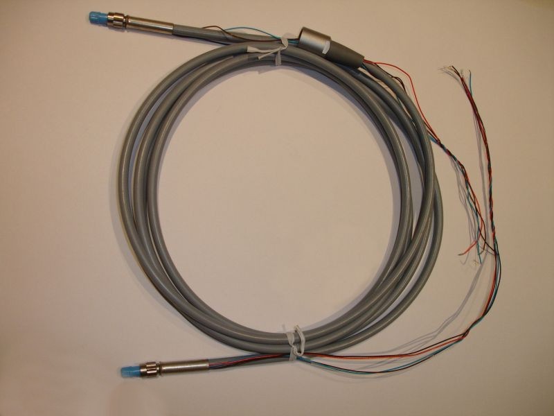Kable z połączeniami elektrycznymi